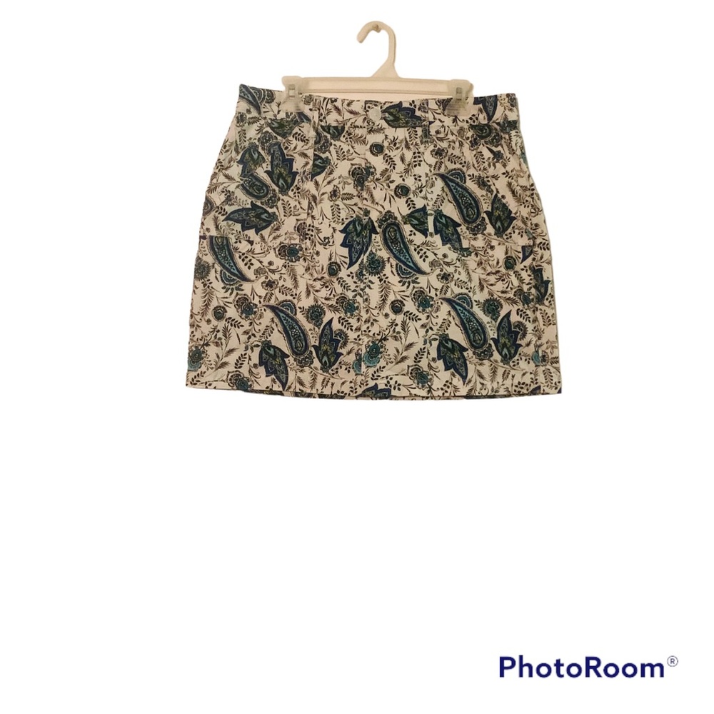 Croft & Barrow Women’s Skirt/Skort Size 14 White Paisley Stretch Great Condition